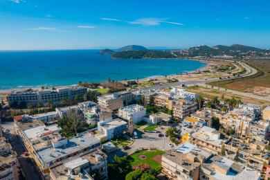 Ανακαινισμένο διαμέρισμα δίπλα στην θάλασσα